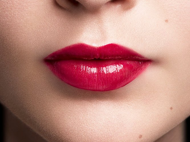 Lipstick 465 trendino color riche product detail application light skin